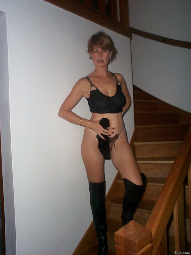 First Time Heat: Cassandre’s Bedroom Awakening